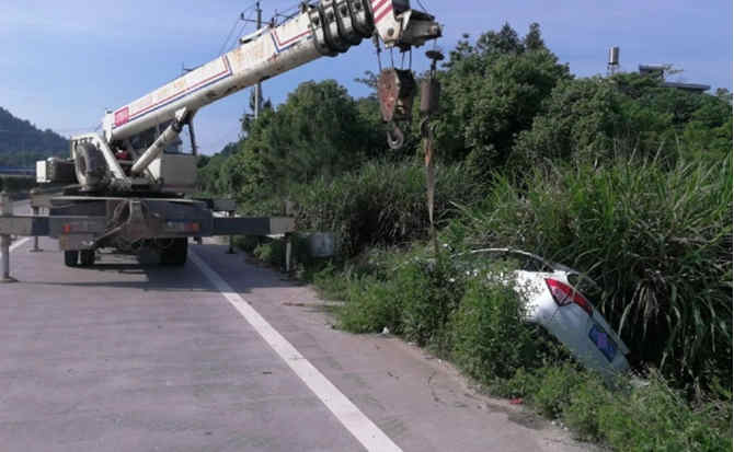 东海重载吊车救援 东海重载吊车救援